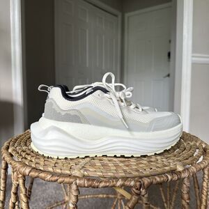 Uovo Women's Flow Superior Comfort Trainer Sneakers- Size 6.5 White